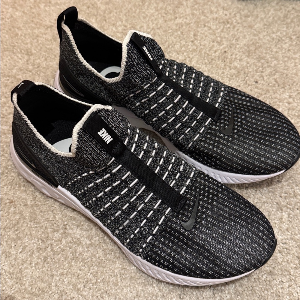 Nike Women’s Phantom Run 2 size 8.5